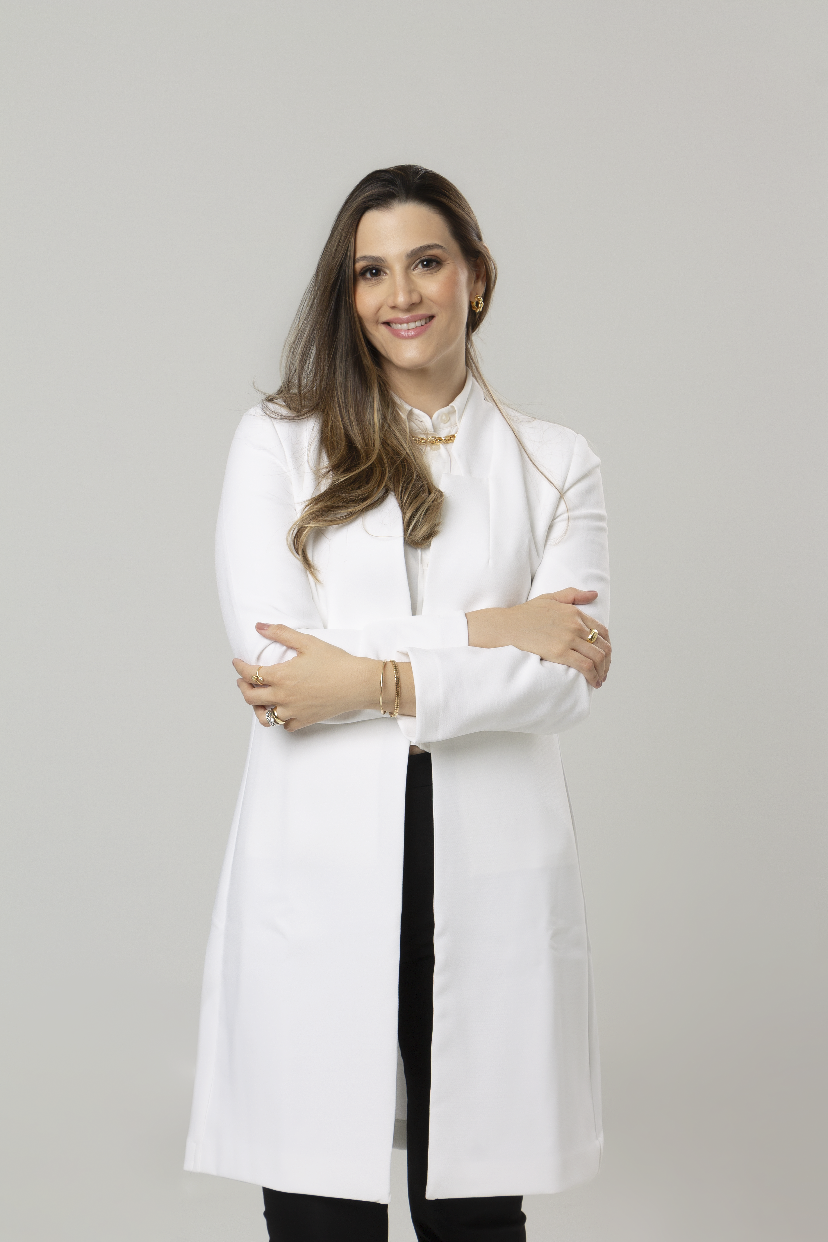 Dra. Bárbara Rolim Chaves em seu consultório